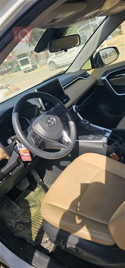 تۆیۆتا ڕاڤ 4